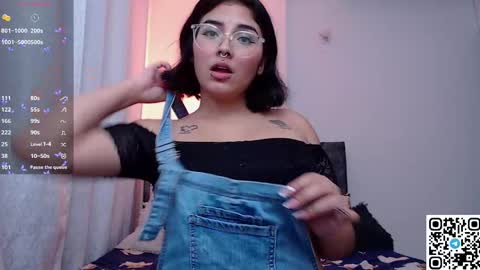 Snapshot of sensual_flame chatting on 12-21-24, 01:58 Camille and sophie online show from 12-21-24, 01:58