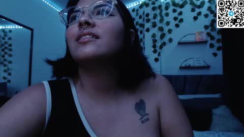 Snapshot of sensual_flame chatting on 12-30-24, 01:04 Camille and sophie online show from 12-30-24, 01:04