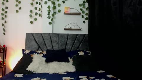 Snapshot of sensual_flame chatting on 01-23-25, 03:26 Camille and sophie online show from 01-23-25, 03:26