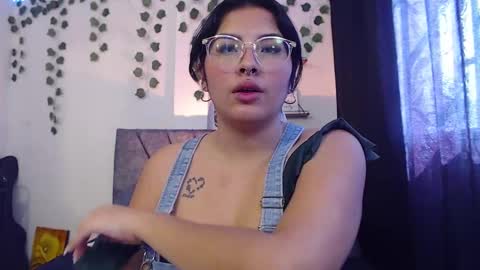 Snapshot of sensual_flame chatting on 02-20-25, 07:30 Camille and sophie online show from 02-20-25, 07:30