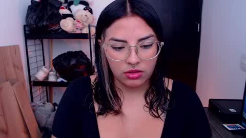 Snapshot of sensual_flame chatting on 09-16-25, 02:40 Camille and sophie online show from 09-16-25, 02:40