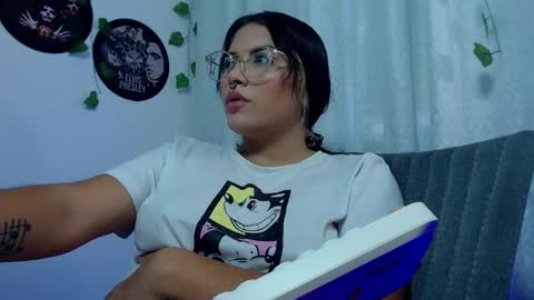 Snapshot of sensual_flame chatting on 11-20-25, 08:41 Camille and sophie online show from 11-20-25, 08:41