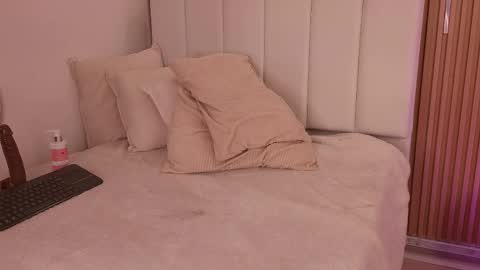 Snapshot of sensual_kim77 chatting on 04-25-26, 01:41 Sensual Kim77 online show from 04-25-26, 01:41