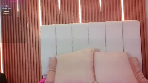 Snapshot of sensual_kim77 chatting on 05-09-26, 12:43 Sensual Kim77 online show from 05-09-26, 12:43