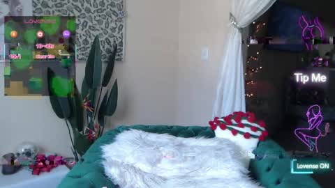 Snapshot of sensual_paradise_ chatting on 05-05-26, 08:06 V online show from 05-05-26, 08:06