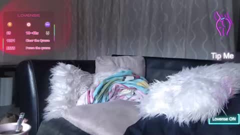 Snapshot of sensual_paradise_ chatting on 06-10-26, 02:38 V online show from 06-10-26, 02:38