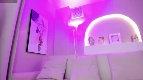 Snapshot of sensual_shanel chatting on 06-11-26, 02:53 sensual_shanel online show from 06-11-26, 02:53