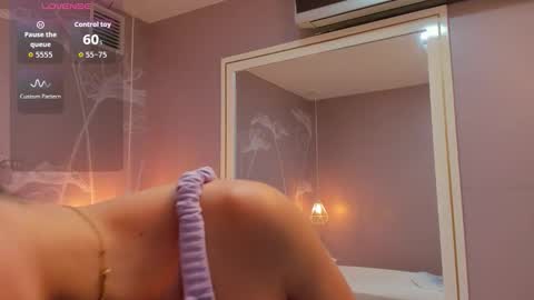 Sophie     online show from 10-12-25, 10:25