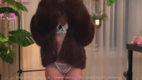 Snapshot of sensualcherry_ chatting on 11-26-25, 12:11 Maria- OF sensual bee online show from 11-26-25, 12:11