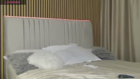 Snapshot of sensualhallie chatting on 06-19-26, 05:50 Hallie online show from 06-19-26, 05:50