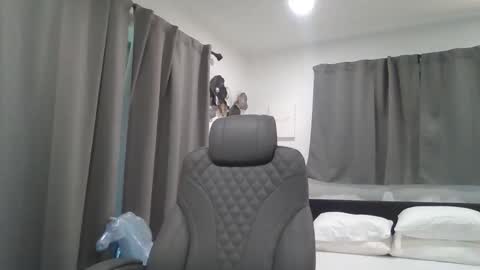 senyai40 online show from 10-16-25, 05:25