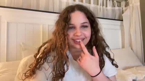 Snapshot of seraphinavelvet chatting on 01-16-26, 12:42 Seraphina online show from 01-16-26, 12:42