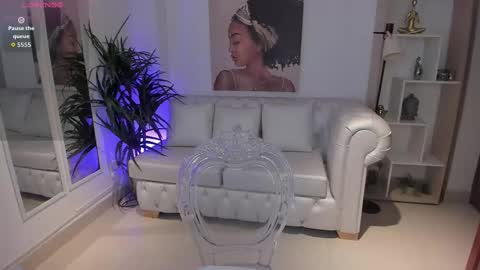 Snapshot of serena___ chatting on 09-25-25, 03:21 serena___ online show from 09-25-25, 03:21