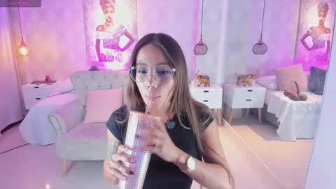 Snapshot of serena___ chatting on 11-19-25, 03:17 serena___ online show from 11-19-25, 03:17