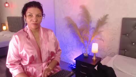 Snapshot of serena_houstonn chatting on 06-16-26, 10:29 Serena online show from 06-16-26, 10:29