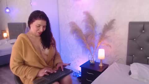 Snapshot of serena_houstonn chatting on 06-18-26, 10:47 Serena online show from 06-18-26, 10:47