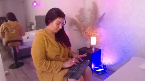 Snapshot of serena_houstonn chatting on 06-24-26, 10:53 Serena online show from 06-24-26, 10:53