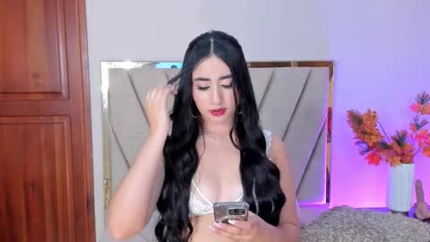 Snapshot of serenaaveline chatting on 11-12-25, 09:47 serenaaveline online show from 11-12-25, 09:47