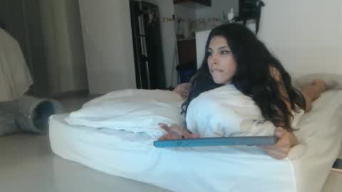 sararoussee online show from 12-15-25, 02:16