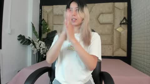Snapshot of serene_waves chatting on 04-21-26, 12:44 Serene online show from 04-21-26, 12:44