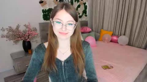 Ophelia online show from 03-04-25, 04:09