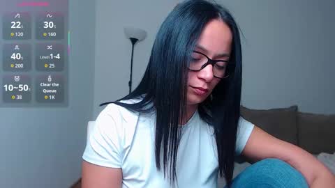 Snapshot of serenesophi chatting on 11-21-25, 03:05 SereneSophi online show from 11-21-25, 03:05