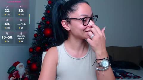 Snapshot of serenesophi chatting on 12-14-25, 01:44 SereneSophi online show from 12-14-25, 01:44