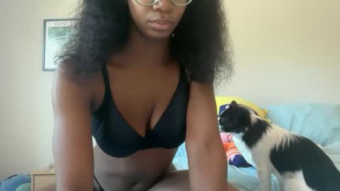 Serenity Bee   online show from 09-28-25, 04:56