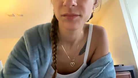 serenityroseee online show from 06-10-26, 03:22
