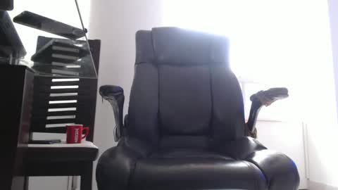 Snapshot of serioyhetero19 chatting on 11-24-25, 09:47 hetero serio discreto online show from 11-24-25, 09:47