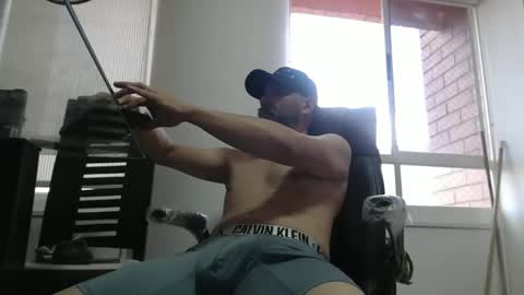 Snapshot of serioyhetero19 chatting on 12-22-25, 09:34 hetero serio discreto online show from 12-22-25, 09:34