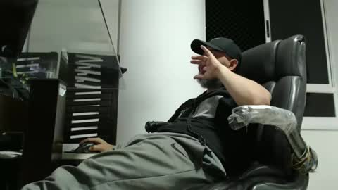 hetero serio discreto online show from 04-08-26, 12:32