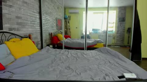 Snapshot of serpenttempter88 chatting on 06-14-26, 04:36 VIOLA online show from 06-14-26, 04:36
