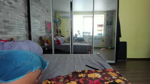 Snapshot of serpenttempter88 chatting on 06-30-26, 04:35 VIOLA online show from 06-30-26, 04:35