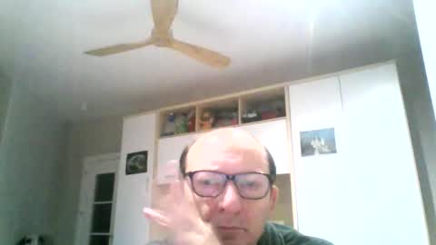 Snapshot of serrano49 chatting on 01-09-26, 02:47 serrano49 online show from 01-09-26, 02:47