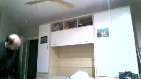 Snapshot of serrano49 chatting on 02-11-26, 02:05 serrano49 online show from 02-11-26, 02:05