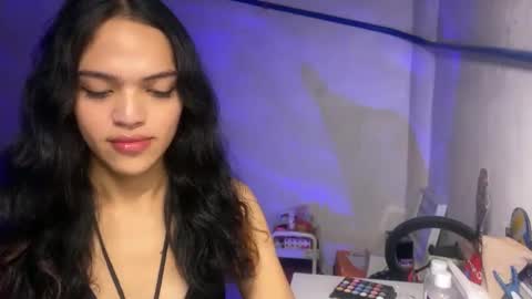 Snapshot of servicedoll18 chatting on 10-27-25, 03:49 Bella online show from 10-27-25, 03:49