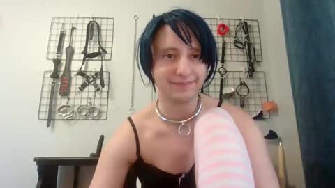 Servile Sarah online show from 04-28-26, 10:37