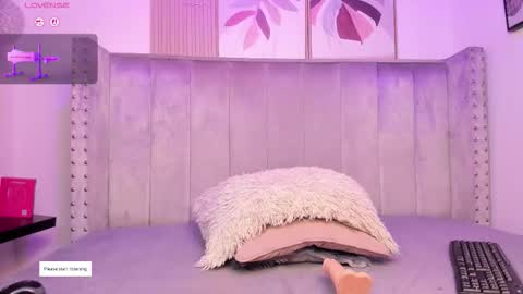 Snapshot of seshat_hitt_ chatting on 02-15-26, 07:51 Danna online show from 02-15-26, 07:51