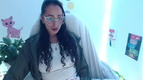 Snapshot of seuctive_woman57 chatting on 02-26-26, 06:23 samy online show from 02-26-26, 06:23
