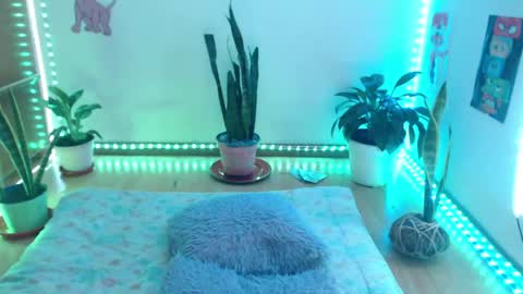 Snapshot of seuctive_woman57 chatting on 05-13-26, 01:47 samy online show from 05-13-26, 01:47