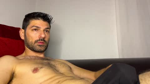 Snapshot of sexfriendch chatting on 12-31-24, 01:47 Lucenzo online show from 12-31-24, 01:47