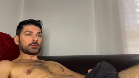 Snapshot of sexfriendch chatting on 10-27-25, 09:35 Lucenzo online show from 10-27-25, 09:35