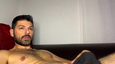 Snapshot of sexfriendch chatting on 11-17-25, 01:33 Lucenzo online show from 11-17-25, 01:33