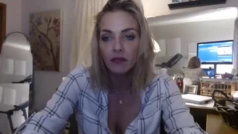 Snapshot of sexi_chrisly chatting on 11-24-25, 03:50 Sexi Chrisly online show from 11-24-25, 03:50