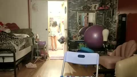 Snapshot of sexiwhiskey699 chatting on 05-28-26, 04:43 sexiwhiskey699 online show from 05-28-26, 04:43