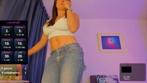 Snapshot of sexual_queen chatting on 01-31-25, 01:33 Marilyn online show from 01-31-25, 01:33