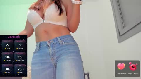 Snapshot of sexual_queen chatting on 10-07-25, 05:43 Marilyn online show from 10-07-25, 05:43