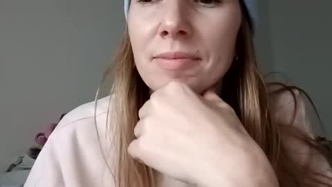 Snapshot of sexualangel chatting on 12-18-24, 10:51 Verona online show from 12-18-24, 10:51