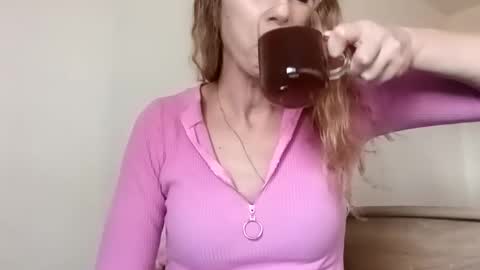 Snapshot of sexualangel chatting on 02-18-25, 11:22 Verona online show from 02-18-25, 11:22